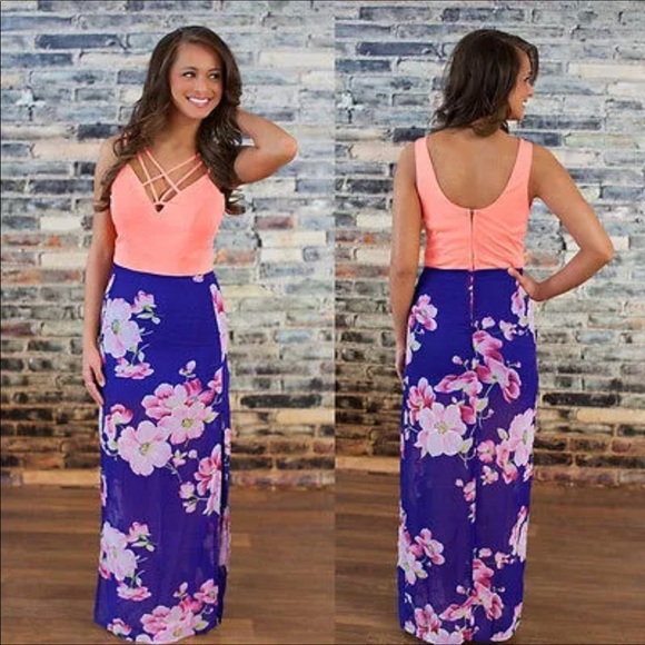 Dresses & Skirts - TRADED Floral Boho Maxi Dress